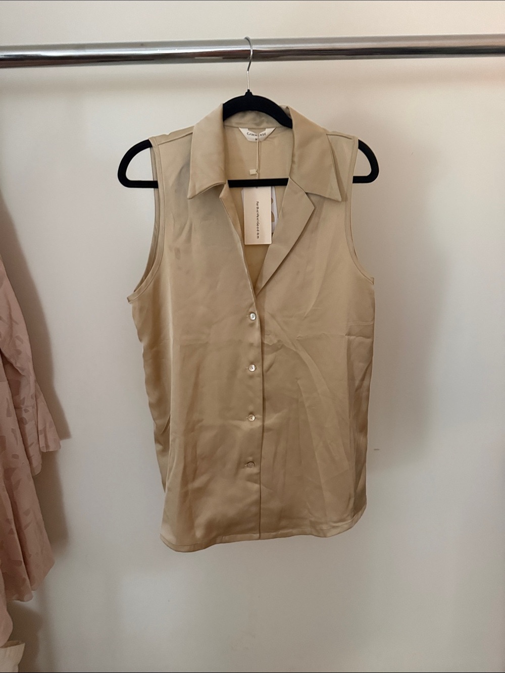 Commense Sleeveless Button-Down Shirt in Light Beige